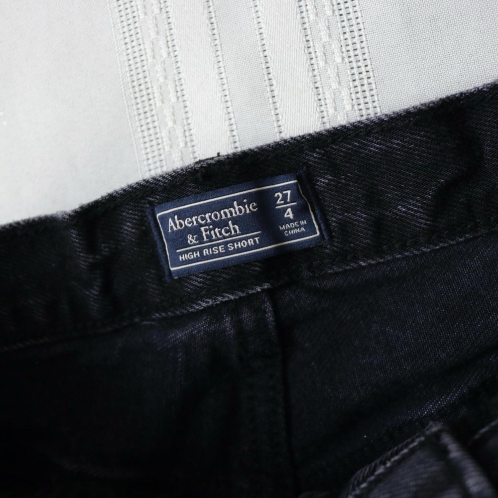 Abercrombie and Fitch black distressed High Rise Short - Picture 4 of 7